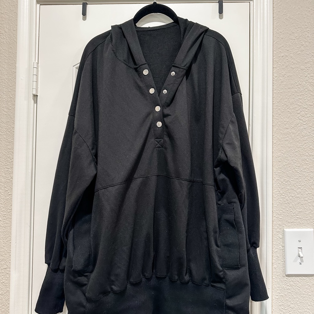 Women’s Black Hooded Pullover with Button Snaps, Size 3XL
